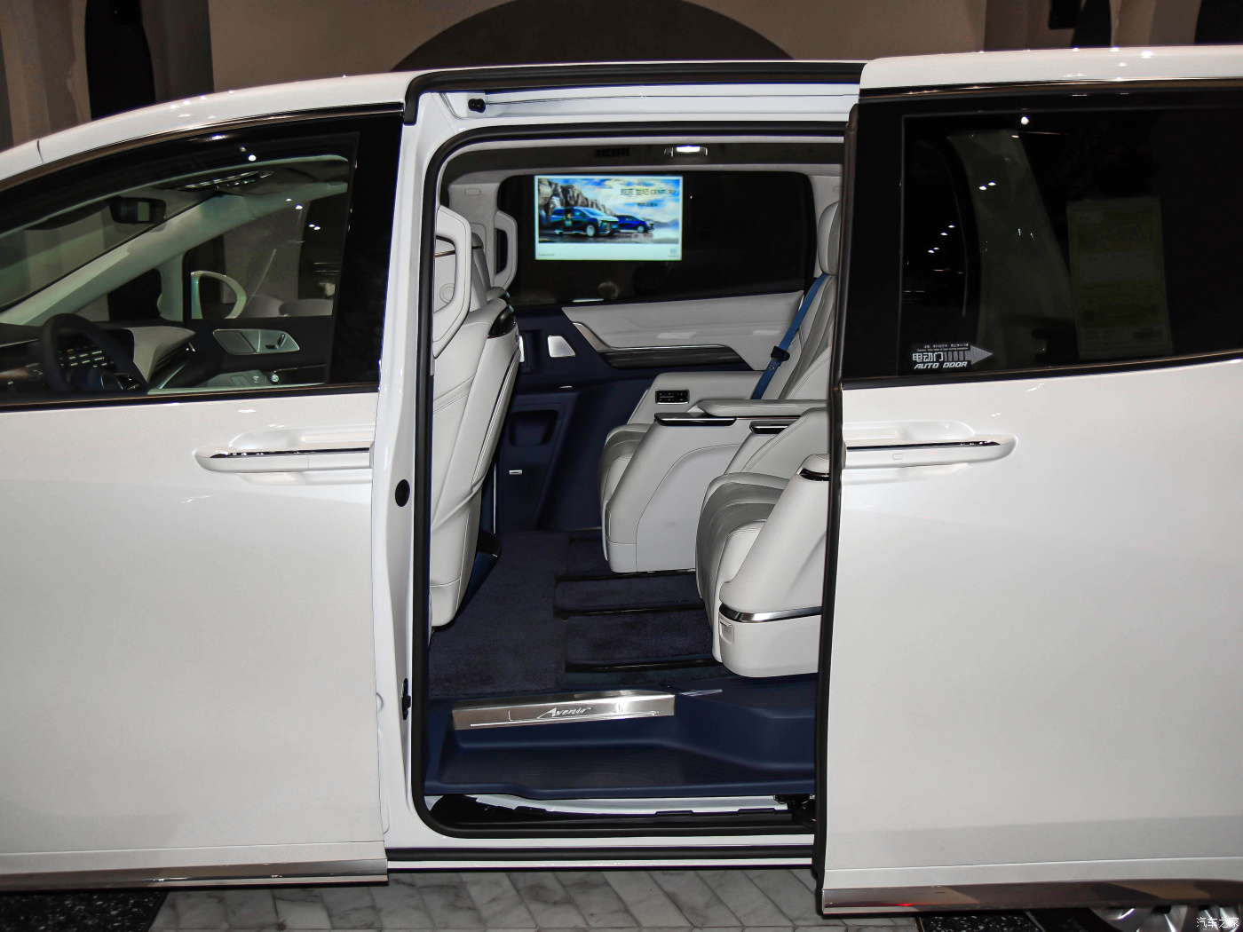 Turbo Engine Buick Century Hybrid MPV Luxury Automobile Left Steering Automatic Gearbox Leather FWD Car 5-door 7-seater MPV
