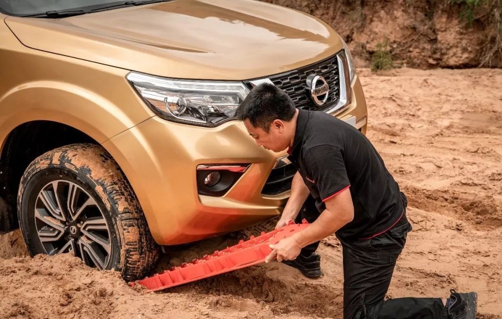 Off Road Nylon Recovery Track sand ladder Emergency Automobile Wheel Escaper Recovery Board Vehicles