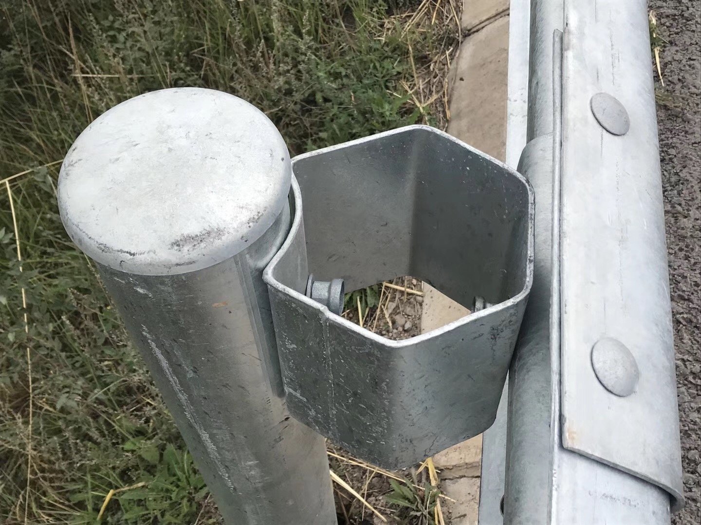 Highway Guardrail Post for Roadway Safety and JT/T281/AASHTO M180 Standard Compliance