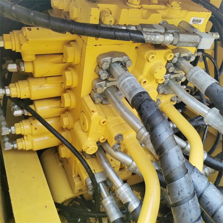 Original Japan Made Used Komatsu PC200-6 Excavator Good Condition Bucket Capacity 0.8m3