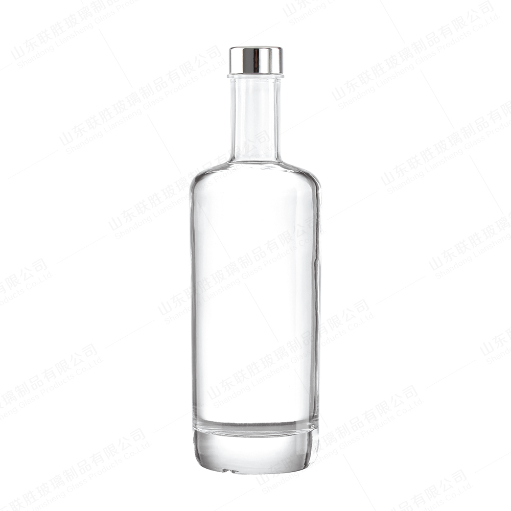 700ml Classic Thick Bottom Vodka Gin Glass Bottle with Screw Cap Clear Surface Handling