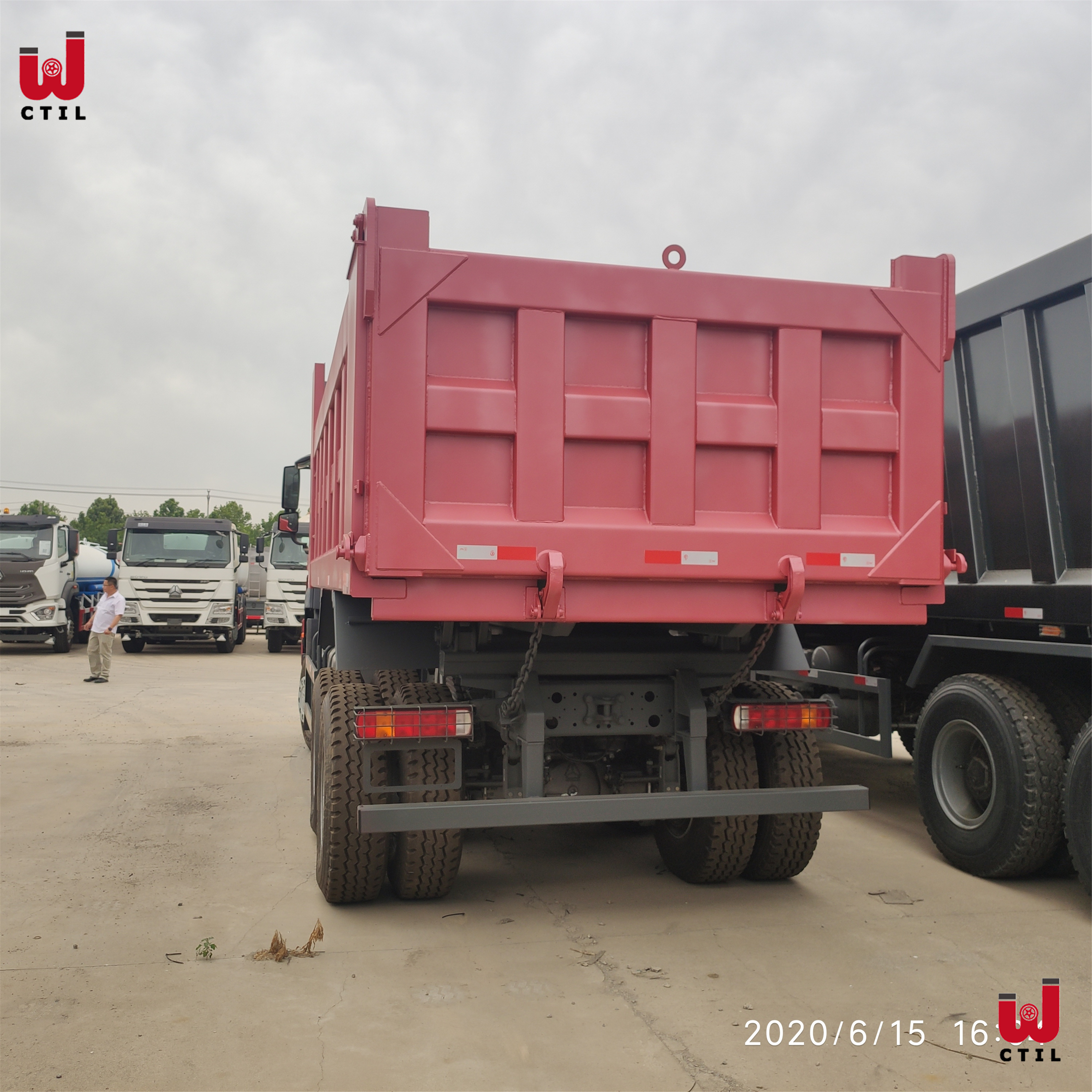 Tipper truck