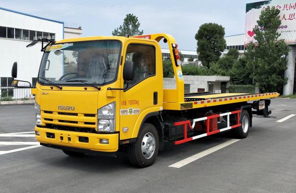 Small Wrecker Tow Trucks Flat Bed 4500mm Wheelbase 190hp Diesel Engine Six Speed
