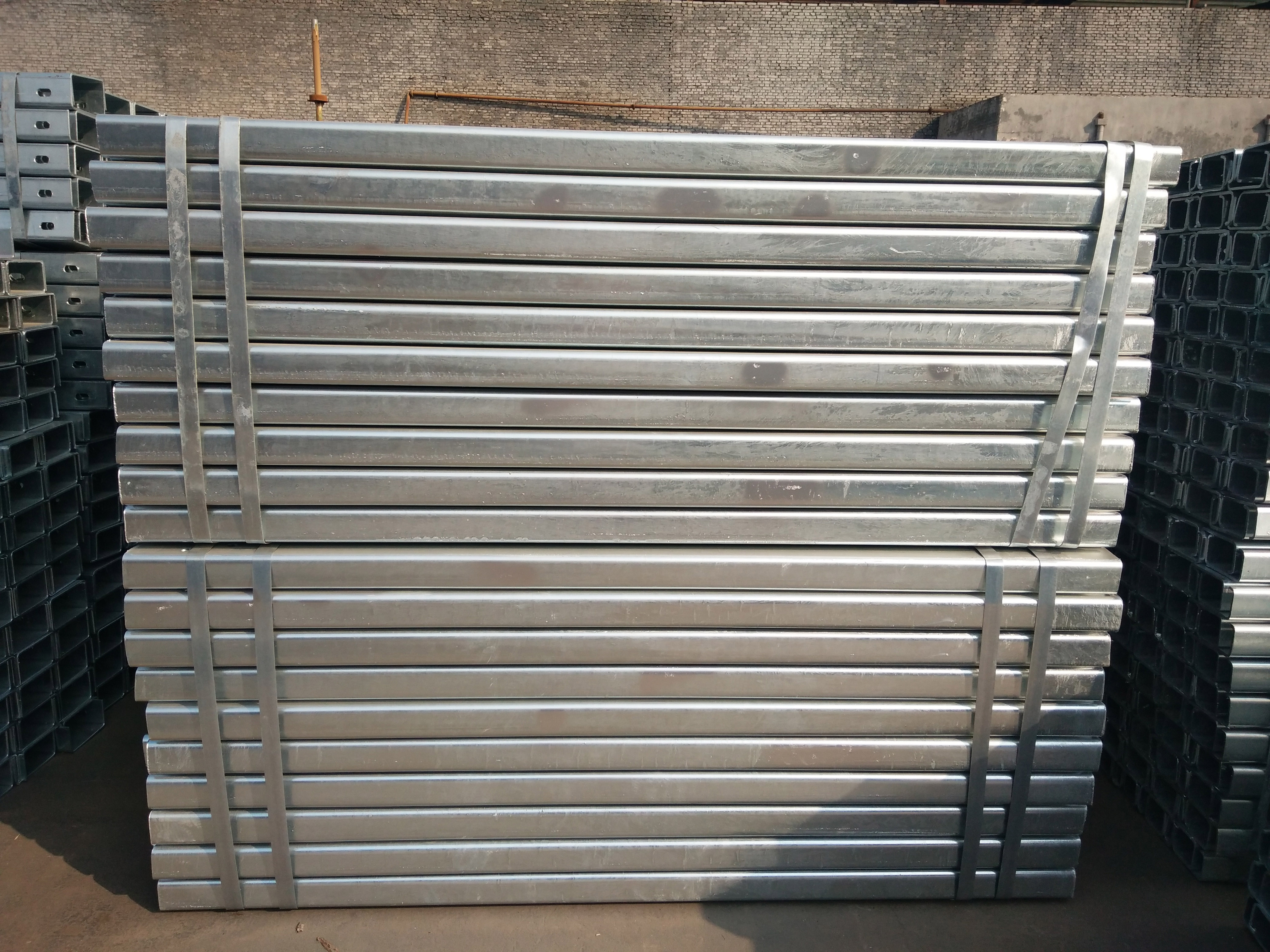 Q235 Q345 Hot Dip Galvanized Guardrail R End Wings for Highway in Customized Colors