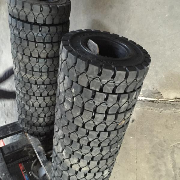 Morden Industrial Forklift Solid Tyres hot sale 12.00-20 12.00-24 solid forklift