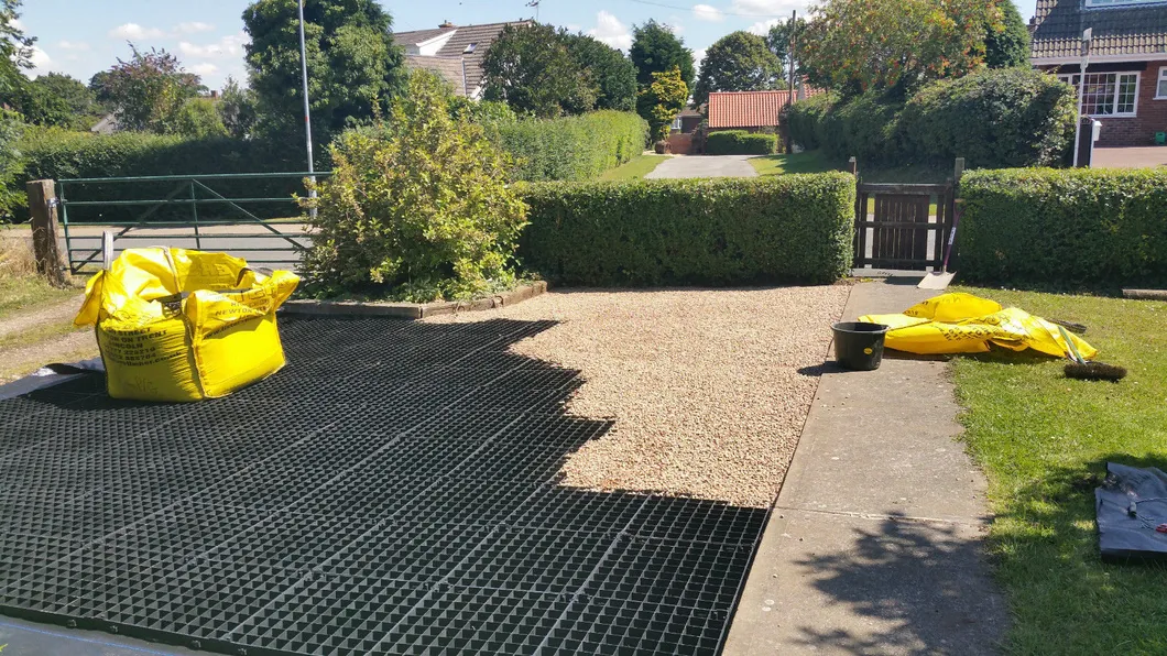 Wholesale Price Lawn Ground Paving Plates Permeable Gravel Grass Planting Grid Mould for Driveway Factory Supply