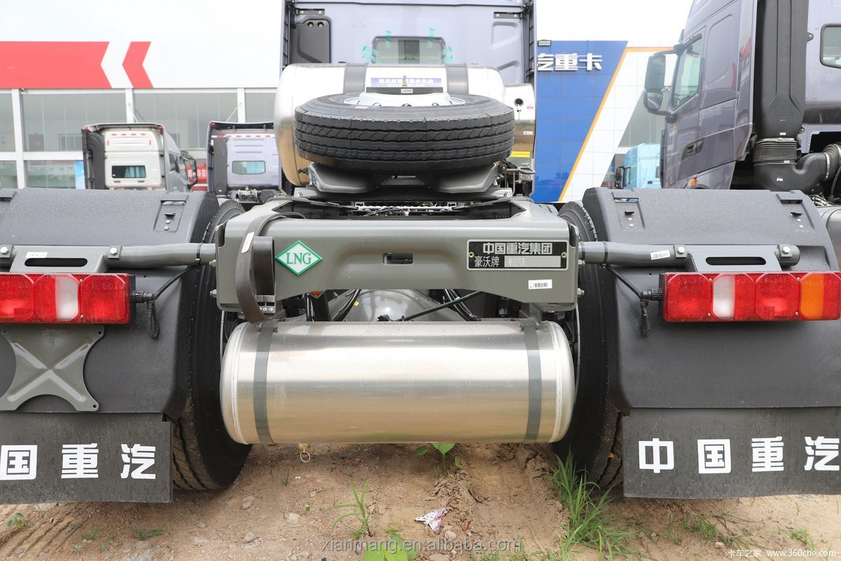 Left Steering Sinotruk Special Vehicle Used Sinotruk HOWO MAX 6X4 530hp LNG Tractor