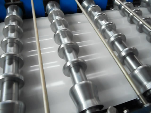 988 Type High Speed Corrugated Roll Forming Machine With Remote Control