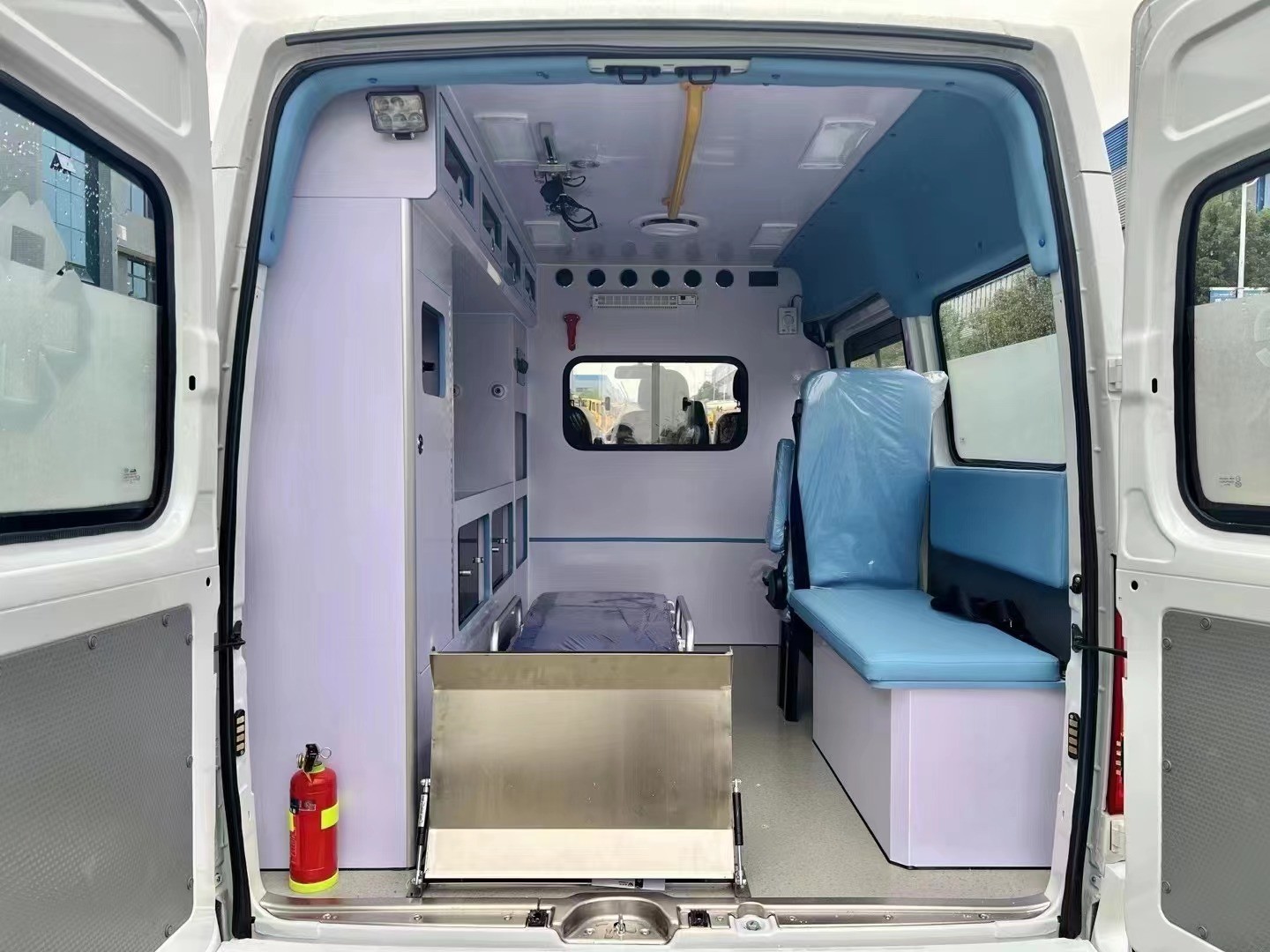 4 Wheel Drive Emergency Ambulance Car Rated Capacity 6-8 Persons