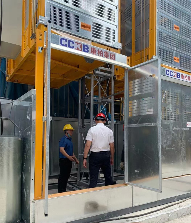 SC200/200 Construction Material Hoist / Rack Pinion Elevator Cage Length Internal 3.2M