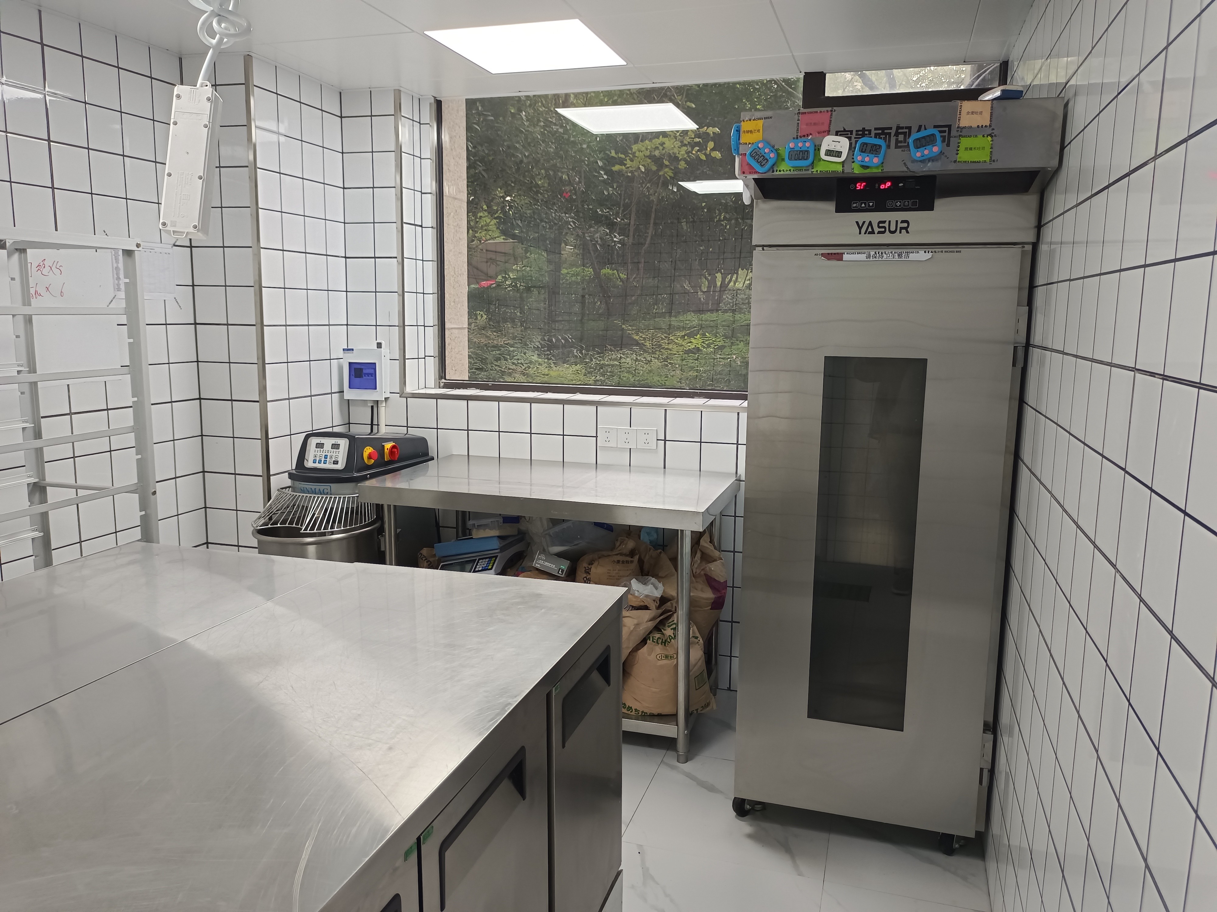 460 Liter 3 Door Bench Fridge Stainless Steel Deep Freezer Table Top 1800×700×800mm