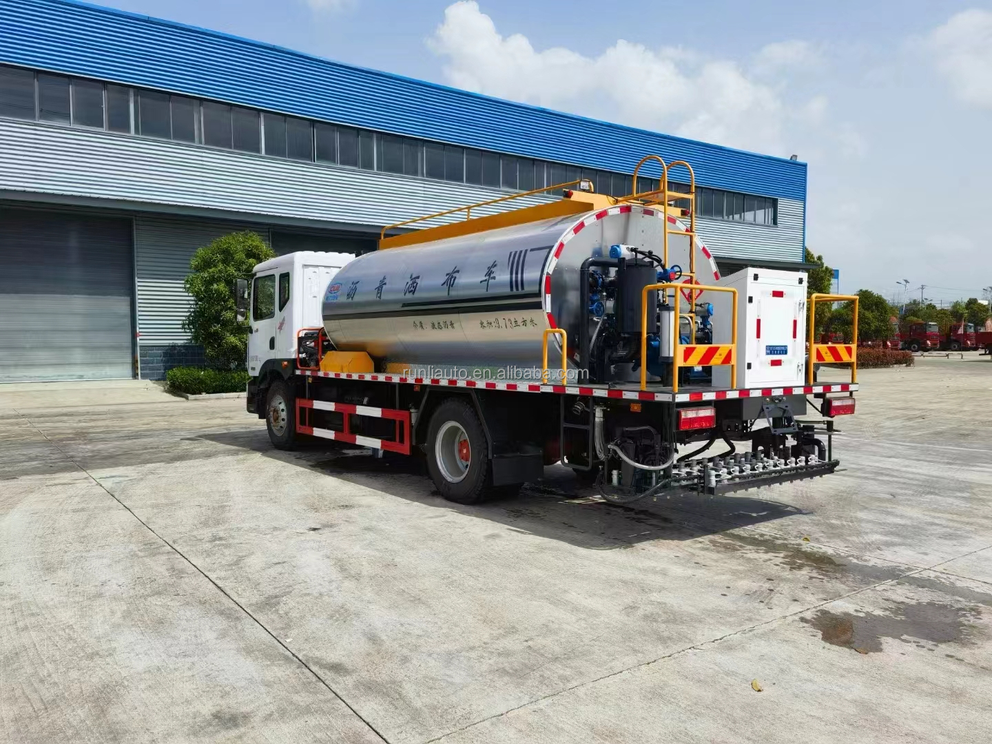 Automotive Asphalt Pressure Distributor for Road Maintenance Asphalt Distributor
