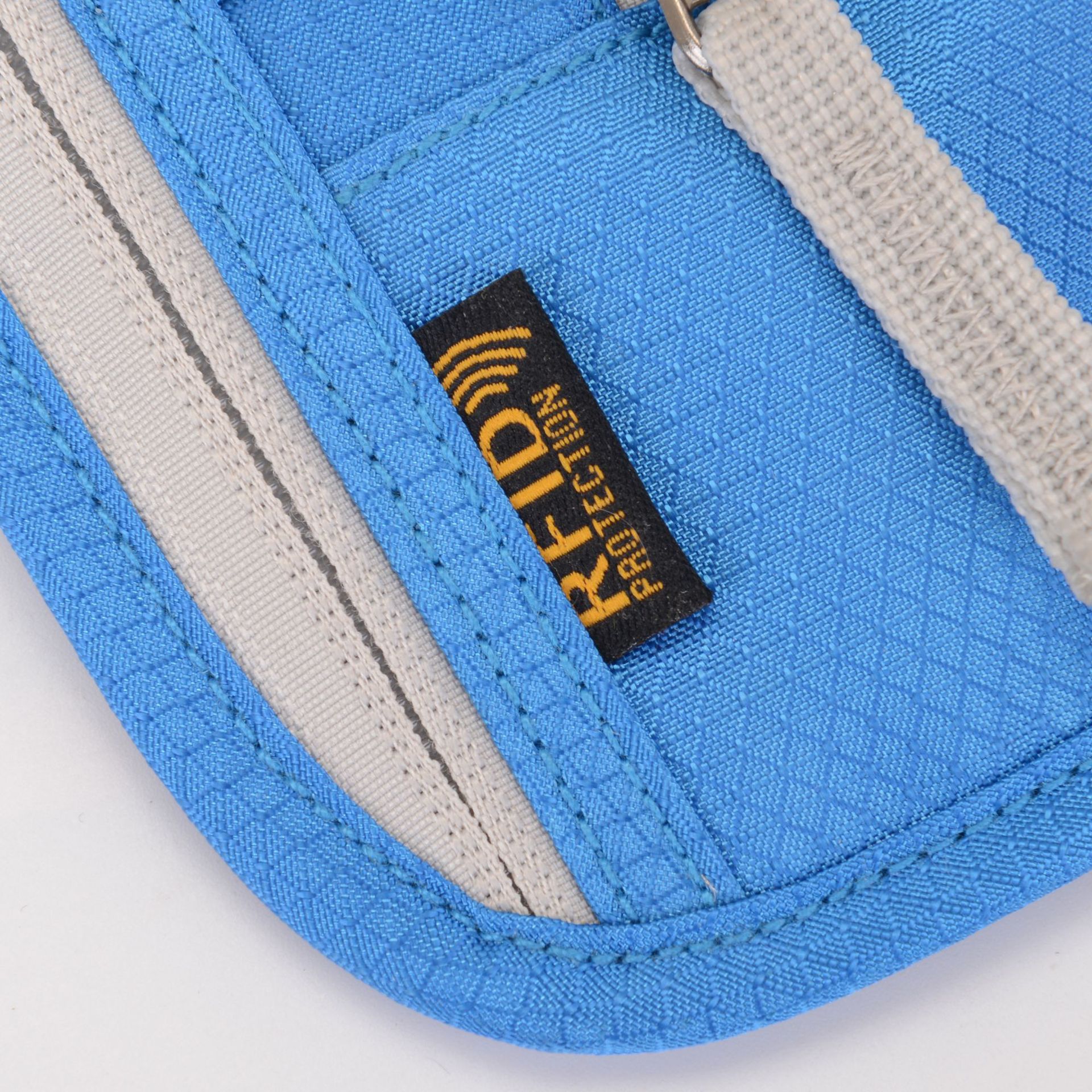 Wholesale Portable Passport Cover Bag Breathable Phone Wallets Unisex Zipper Shoulder Crossbody Bag