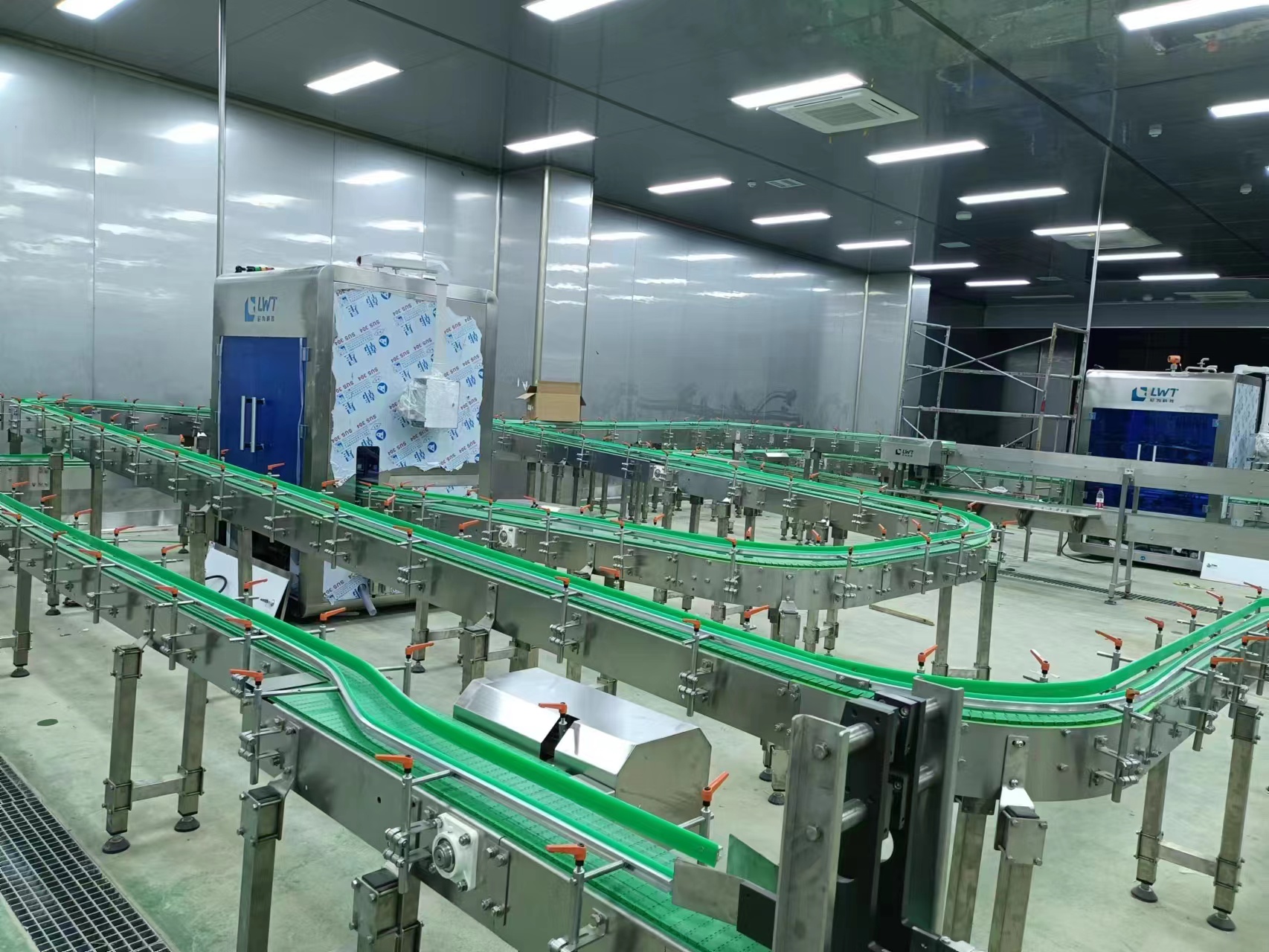 Food Canned Bottles Conveying Slat Top Chain Conveyor For Industry Packaging Line