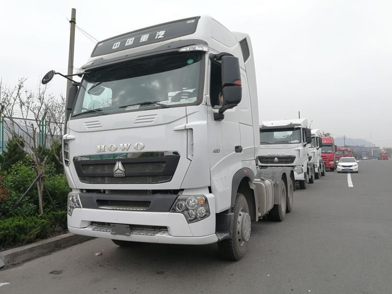 SINOTRUK HOWO T7H 6X4 420hp Tractor Truck