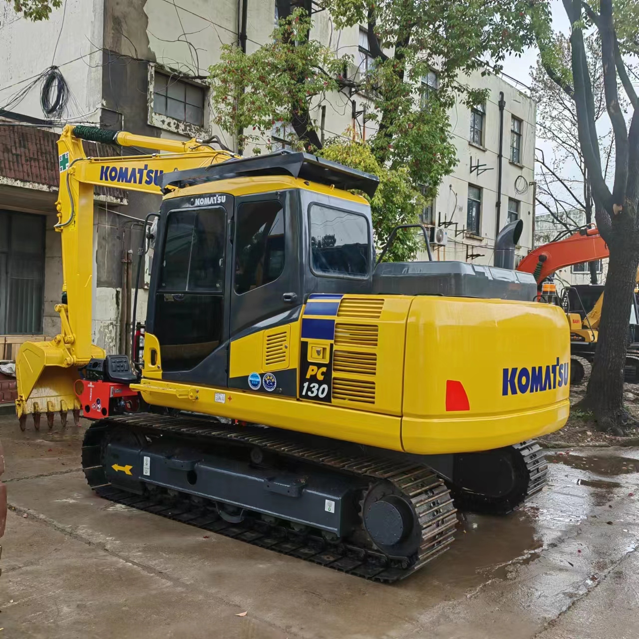 Komatsu PC130 Excavator With Enclosed Cab 0.53m3 Bucket Capacity