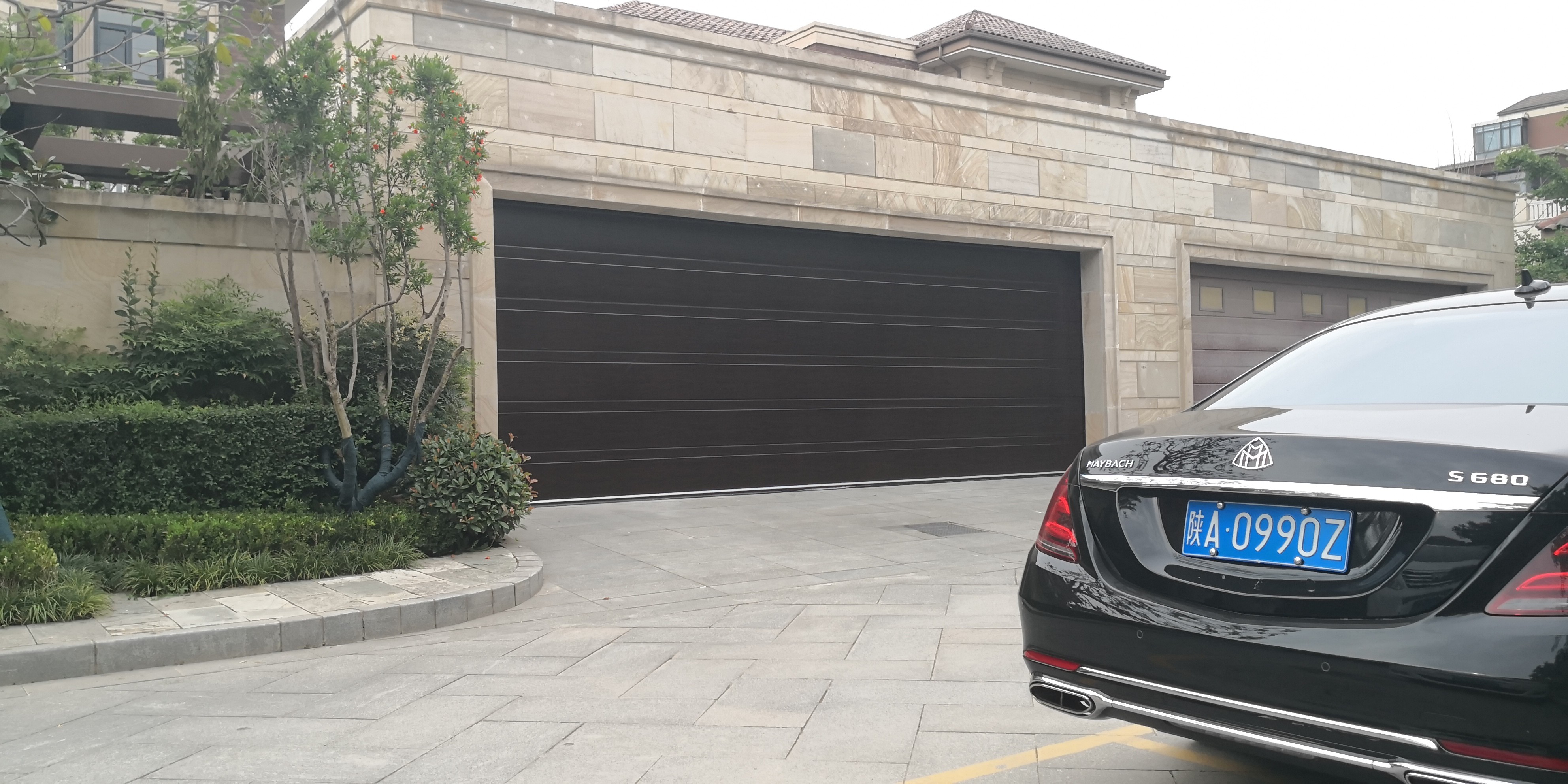 Steel PU Overhead Sectional Roller Garage Door Insulated Residential Automatic 40mm