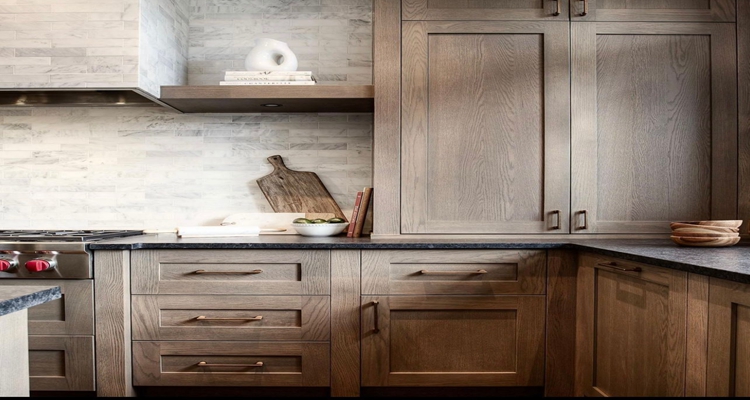 Modular Kitchen Cabinets with Classic Shaker Design and Artificial Quartz Countertop