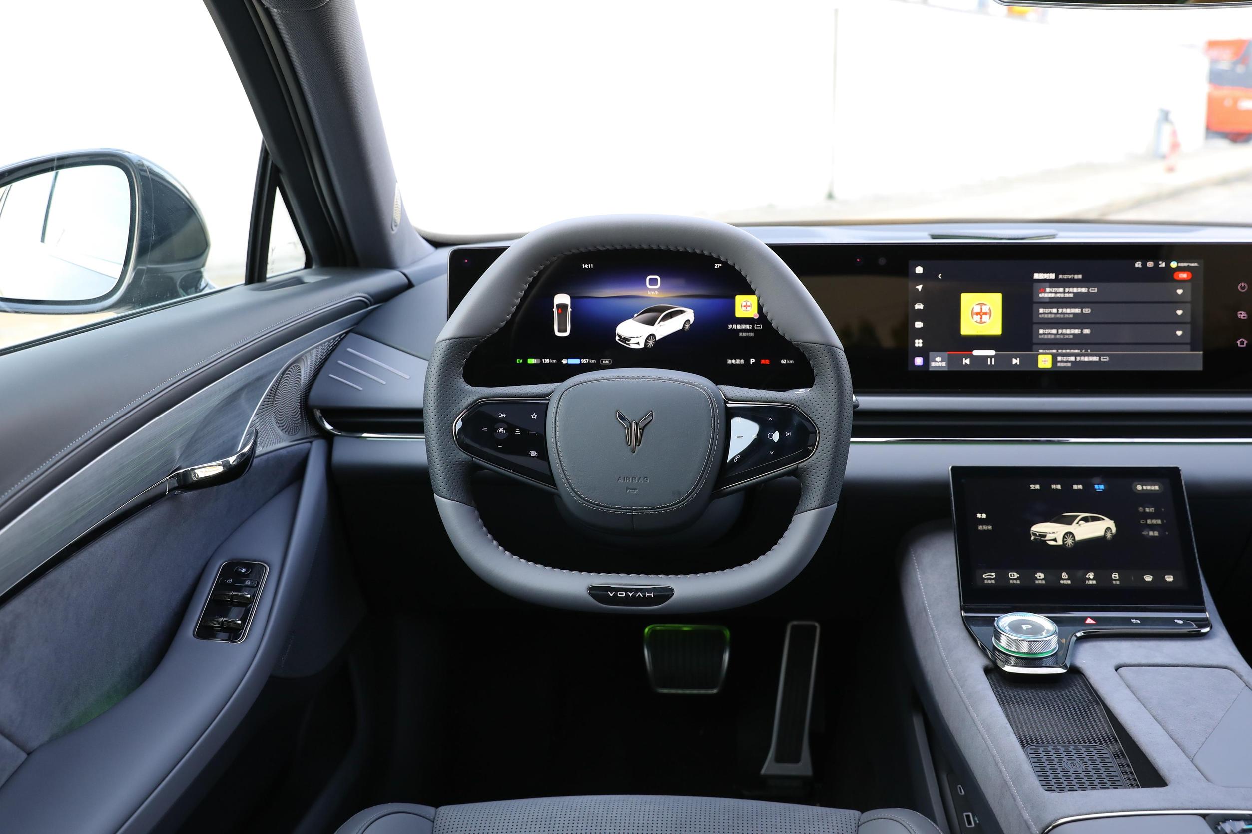 2024 Chasing Light PHEV Ultra Long Range Sedan Latest 4WD Energy Vehicle with 1260km Pure Electric Range and Dual Motor