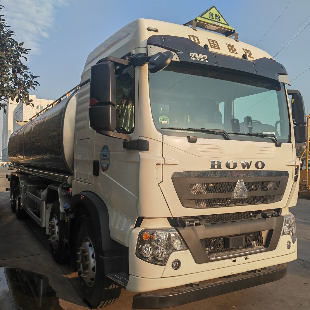 China Sinotruk HOWO 12 Wheel 20000L Aluminum Alloy Fuel Tanker Transport Truck