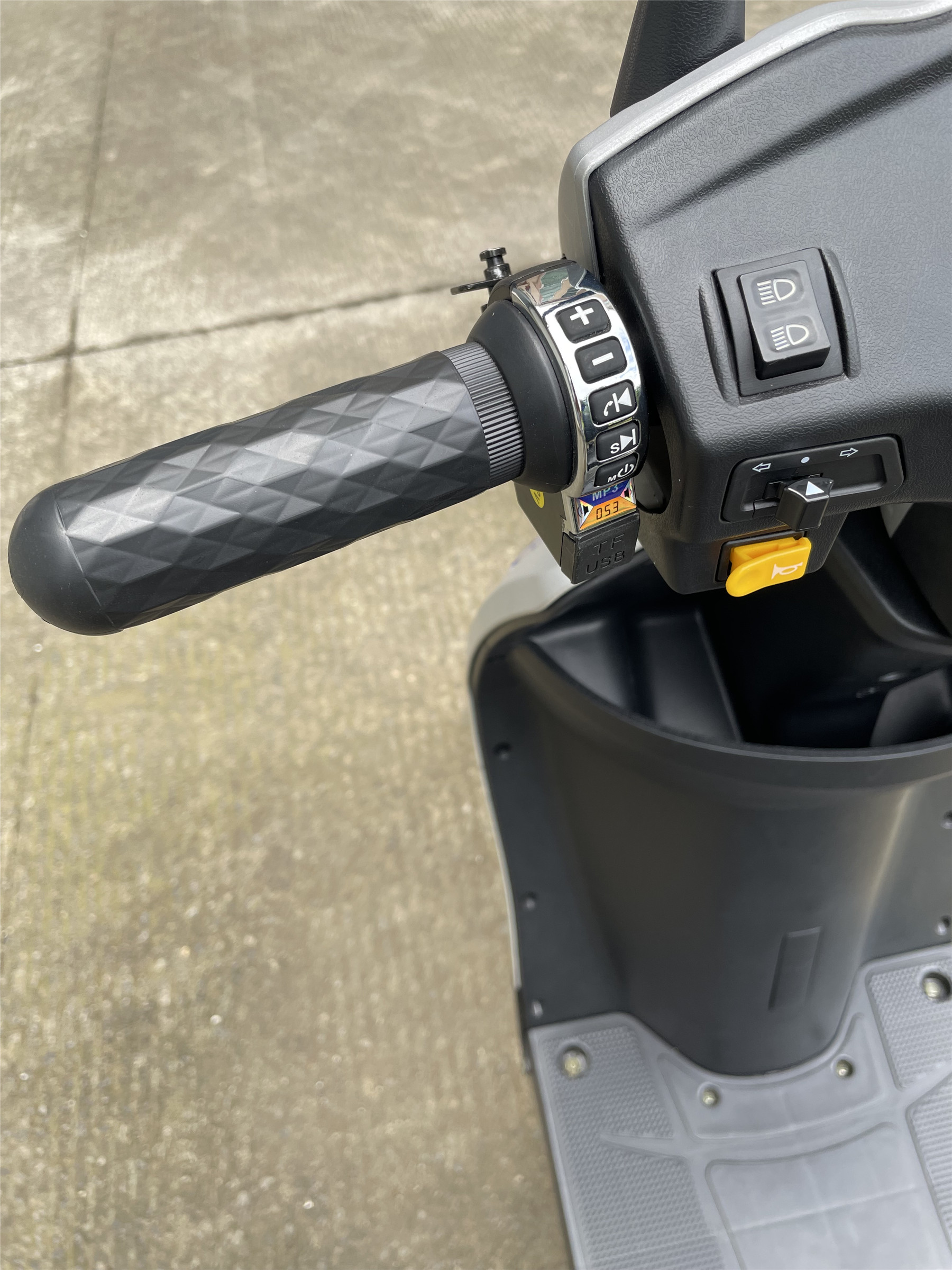 48V 500W 3 Wheel Electric Mobility Scooters With Seat TUV CE EMC Certificated