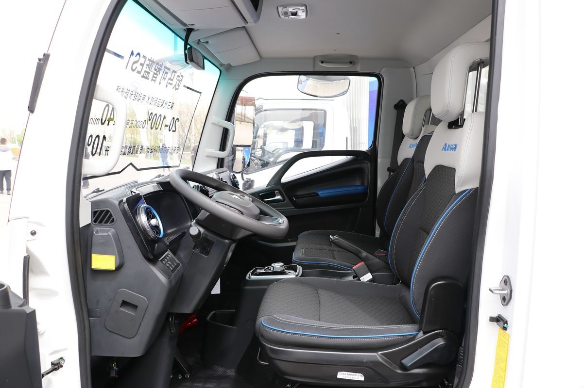 New Energy Pure Electric Vehicle Foton 4*2 Drive Mode Light Van Truck 280km