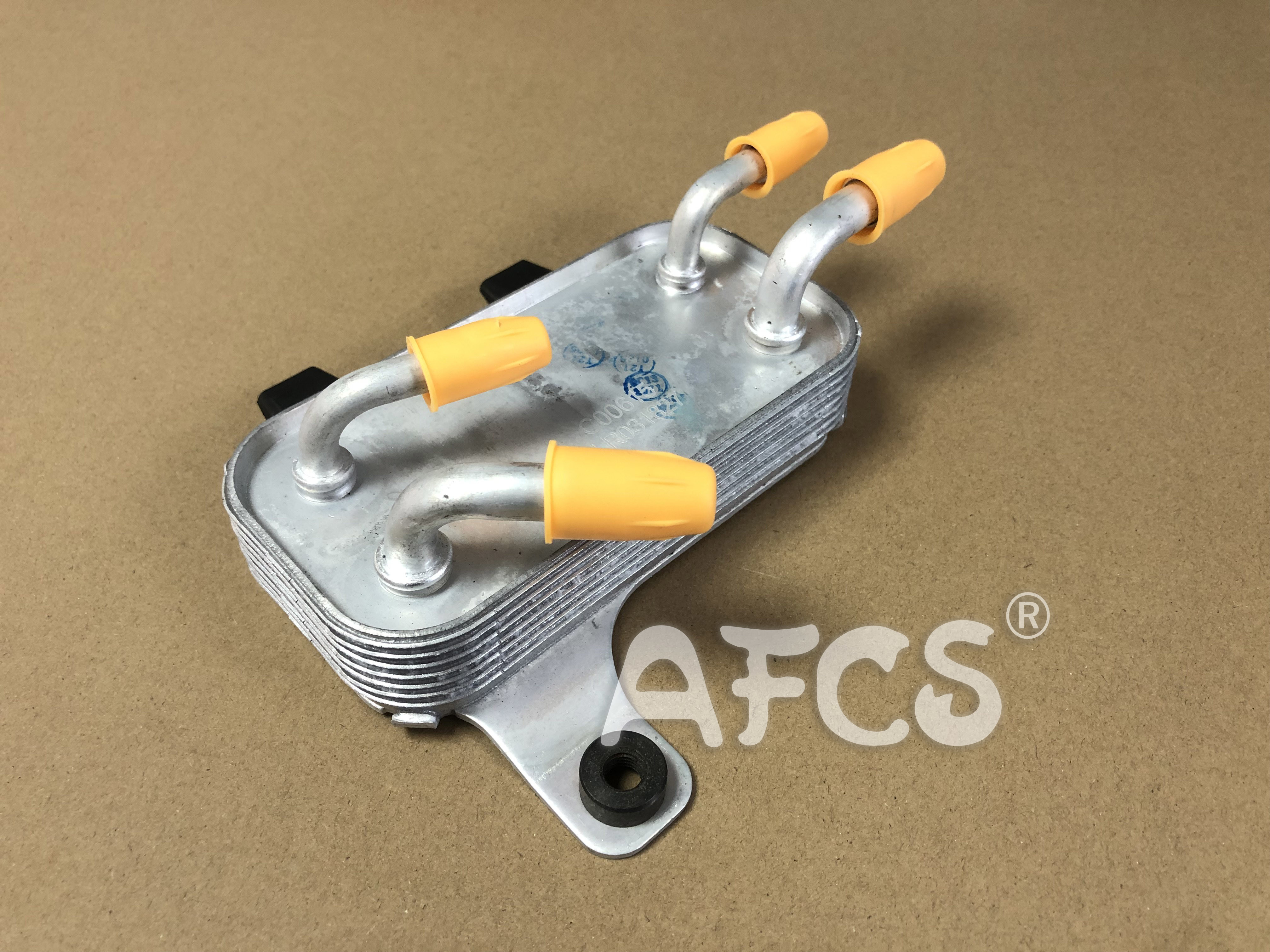 LR031827 LR089887 Oil Cooler For Land Rover Discovery IV Range Rover Sporti
