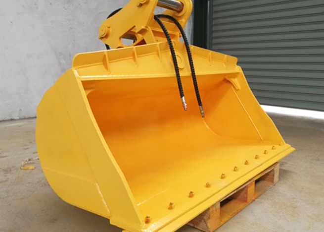 0.3CBM Black Kobelco Excavator Tilting Bucket With Two Excavator Hydraulic Cylinder For Slope Work