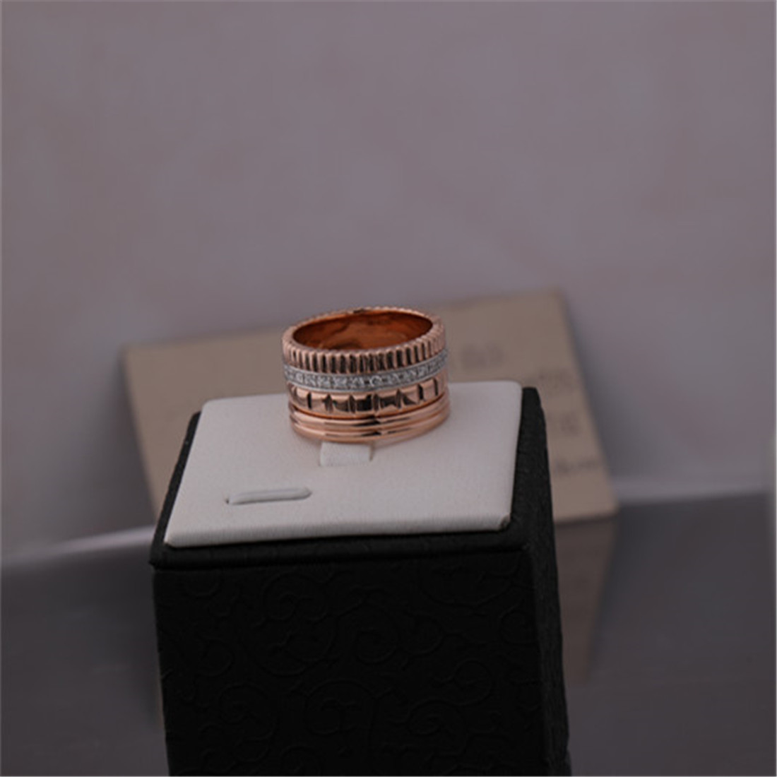 Luxury Gold Jewelry Real 18 Karat Gold Diamond Quatre Radiant Edition Large Ring Ref JRG02484