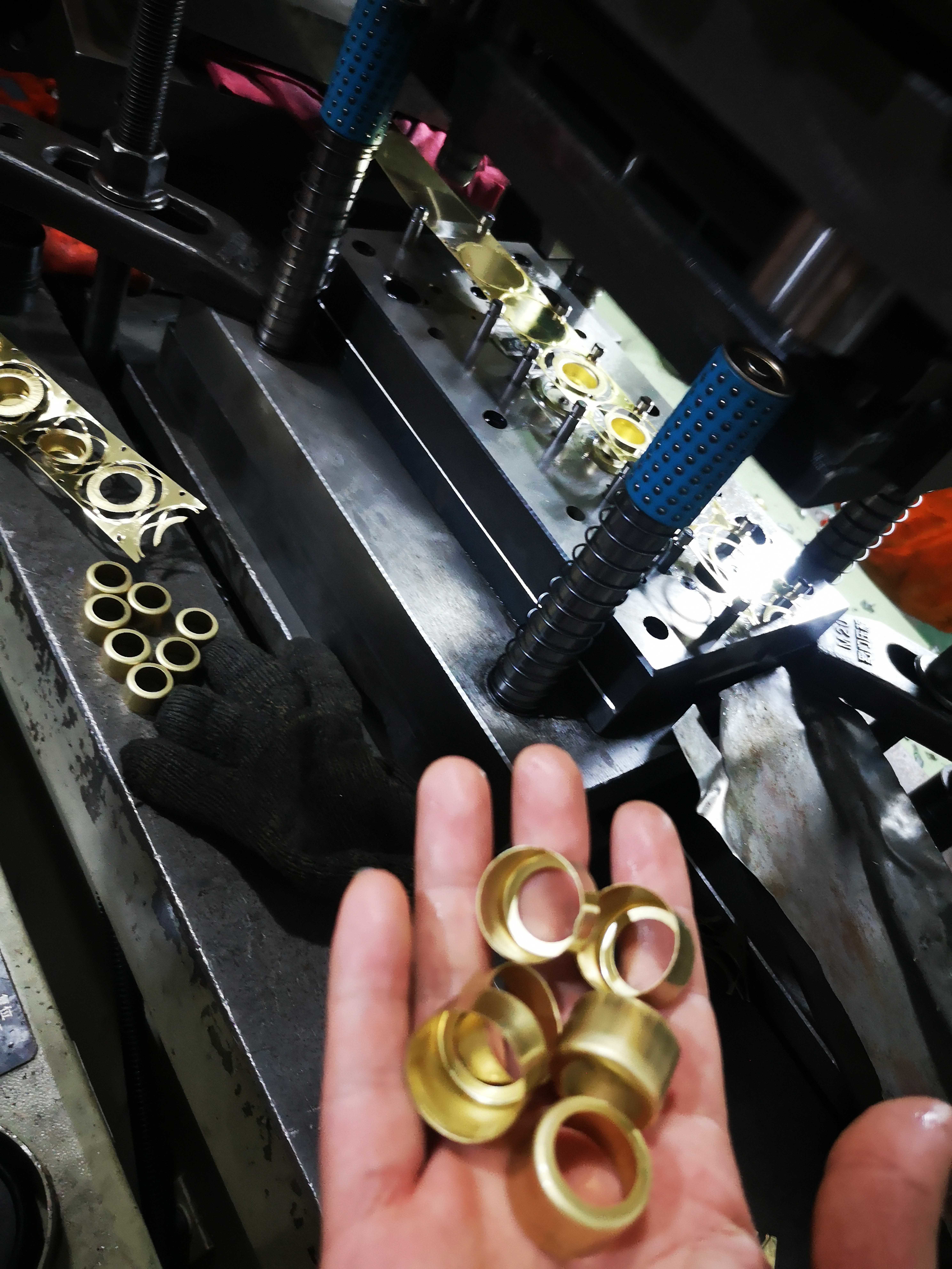 High-Precision Brass Bushings | Wear-Resistant Metal Sleeve Bearings | METS