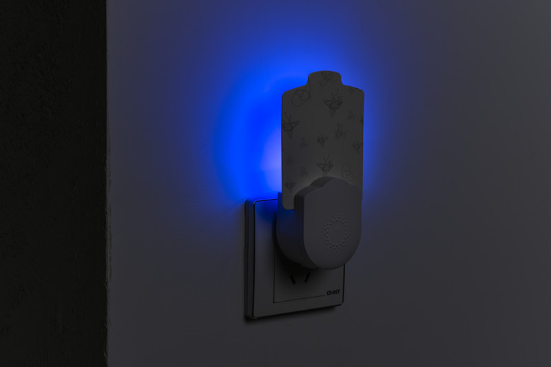 Termites Control Plug-in Glue Board Sticky Mosquito Trap Lamp for Home and Perimeter Mosquito Extermination