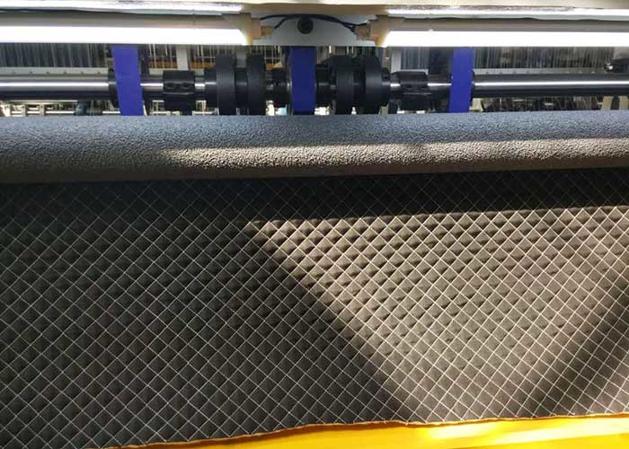 Low Vibration 96 inch Commercial Quilting Machine For Comforter
