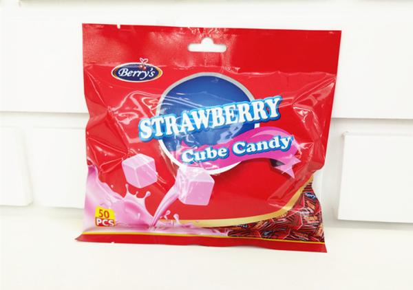 2.75g Cube Shape Strawberry Flavor Milk Candy In Bag Healthy And Yummy
