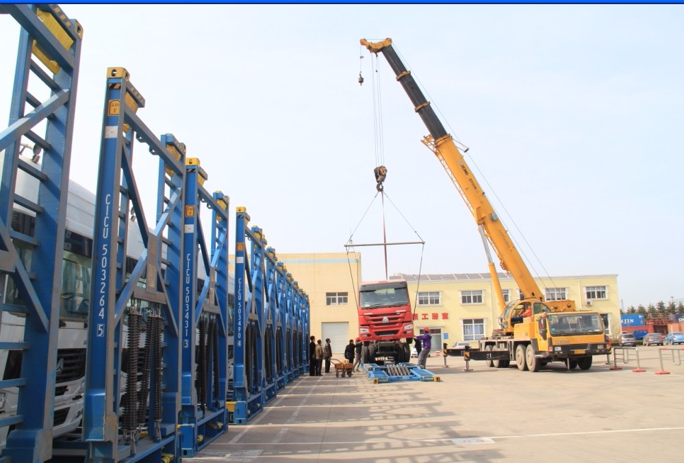 Good Performance 4*2 SINOTRUK 8000 Liters Fuel Tank Truck Oil Tanker Truck