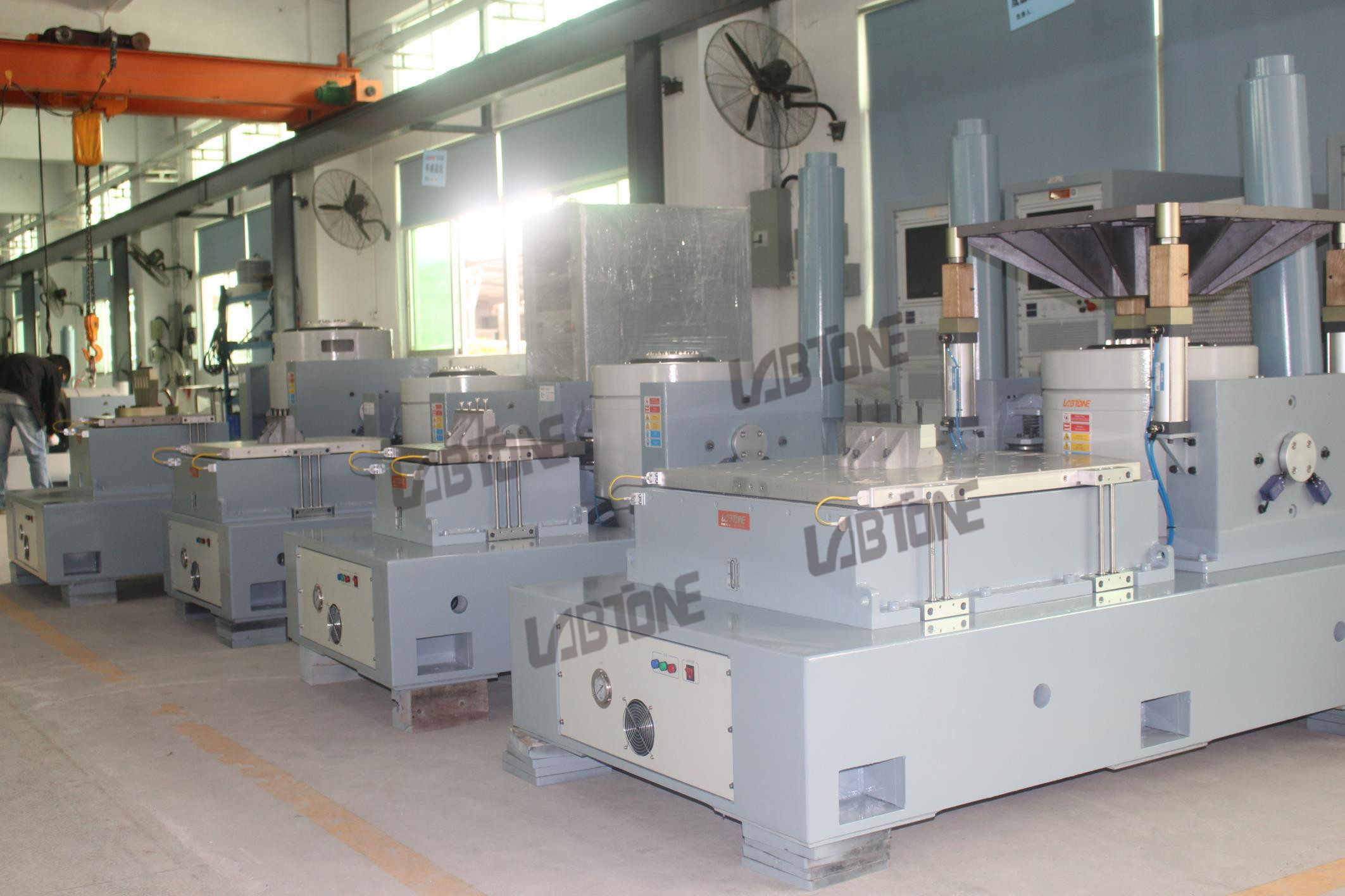 Vibration Table Testing Equipment For Car parts and Electronics Transportation Simulator