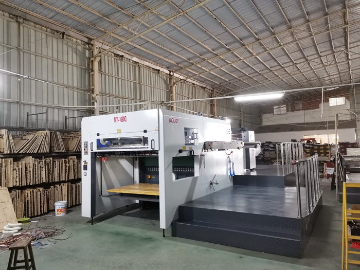 Lead Edge Automatic Paper Creasing Machine Feeding Die Cutting Machine