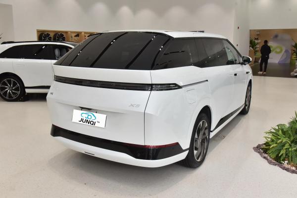 Today Buy - Deposit Factory Price Pure Electric 702KM Range MPV Xpeng X9 Car
