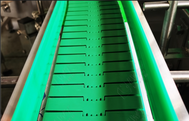 Food Canned Bottles Conveying Slat Top Chain Conveyor For Industry Packaging Line