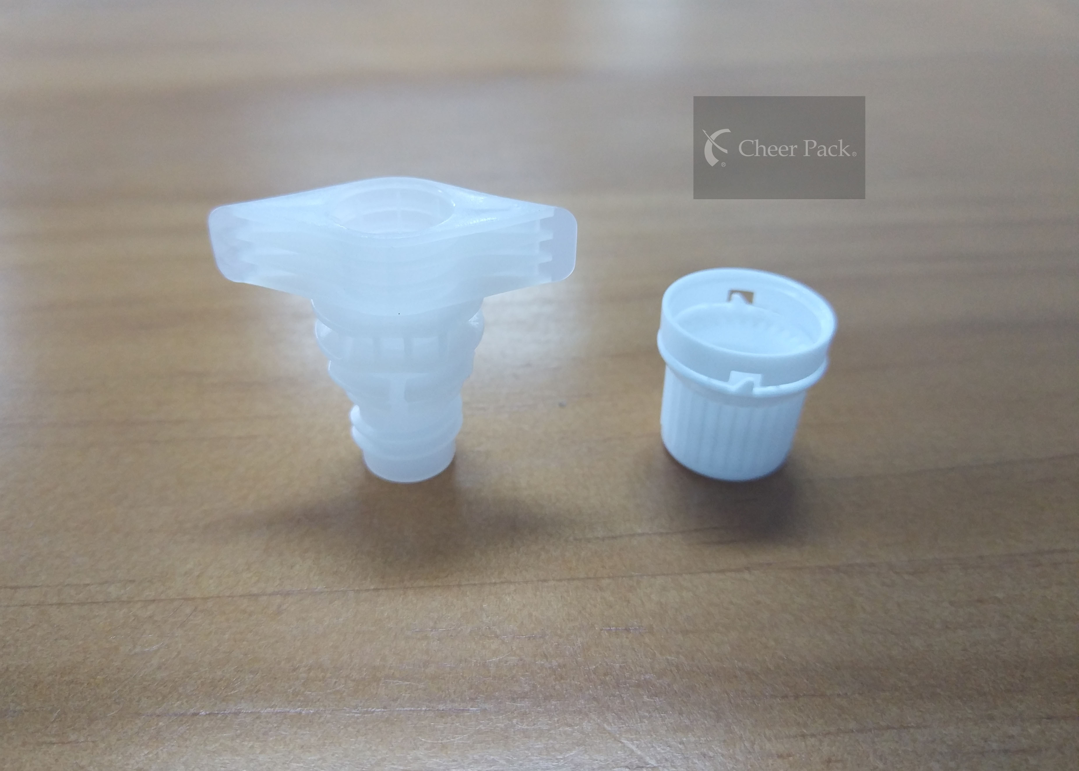 9.6mm Diameter White Pour Spout Caps For Baby Pouch Packaging