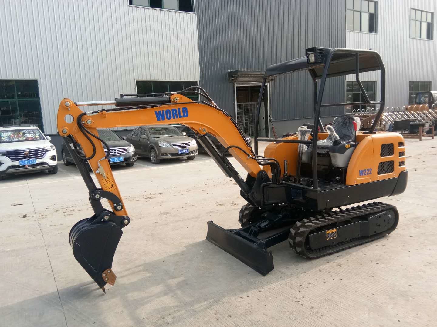 Max. Digging Depth 2450mm Small Crawler Digger For Maximum Lifting Height Of Blade 240mm