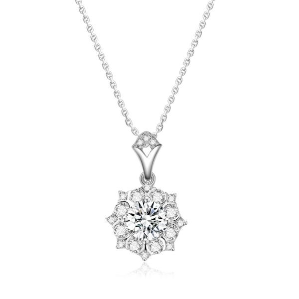 18k Gold Lab-Grown Diamond Pendant Beautiful White Diamond Jewelry For Party And