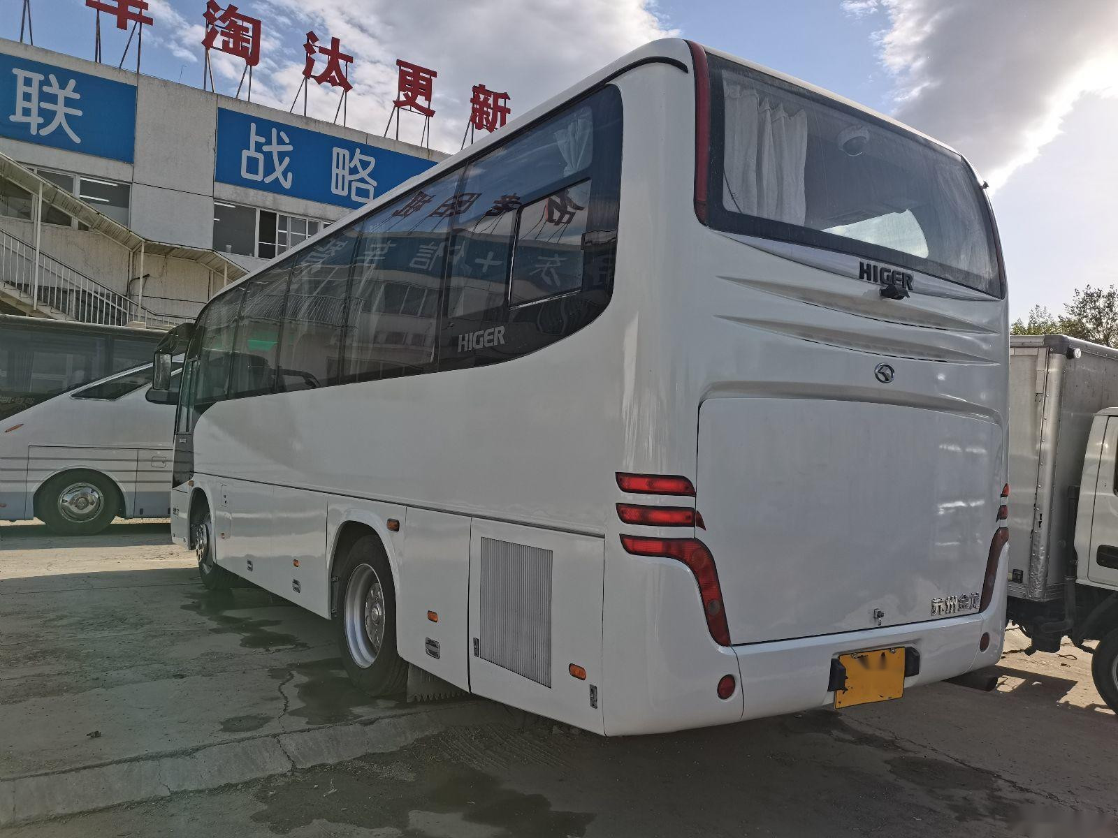 Used Tour Bus KLQ6856 37 Seats Left Steering Steel Chassis Euro III Used Higer Bus