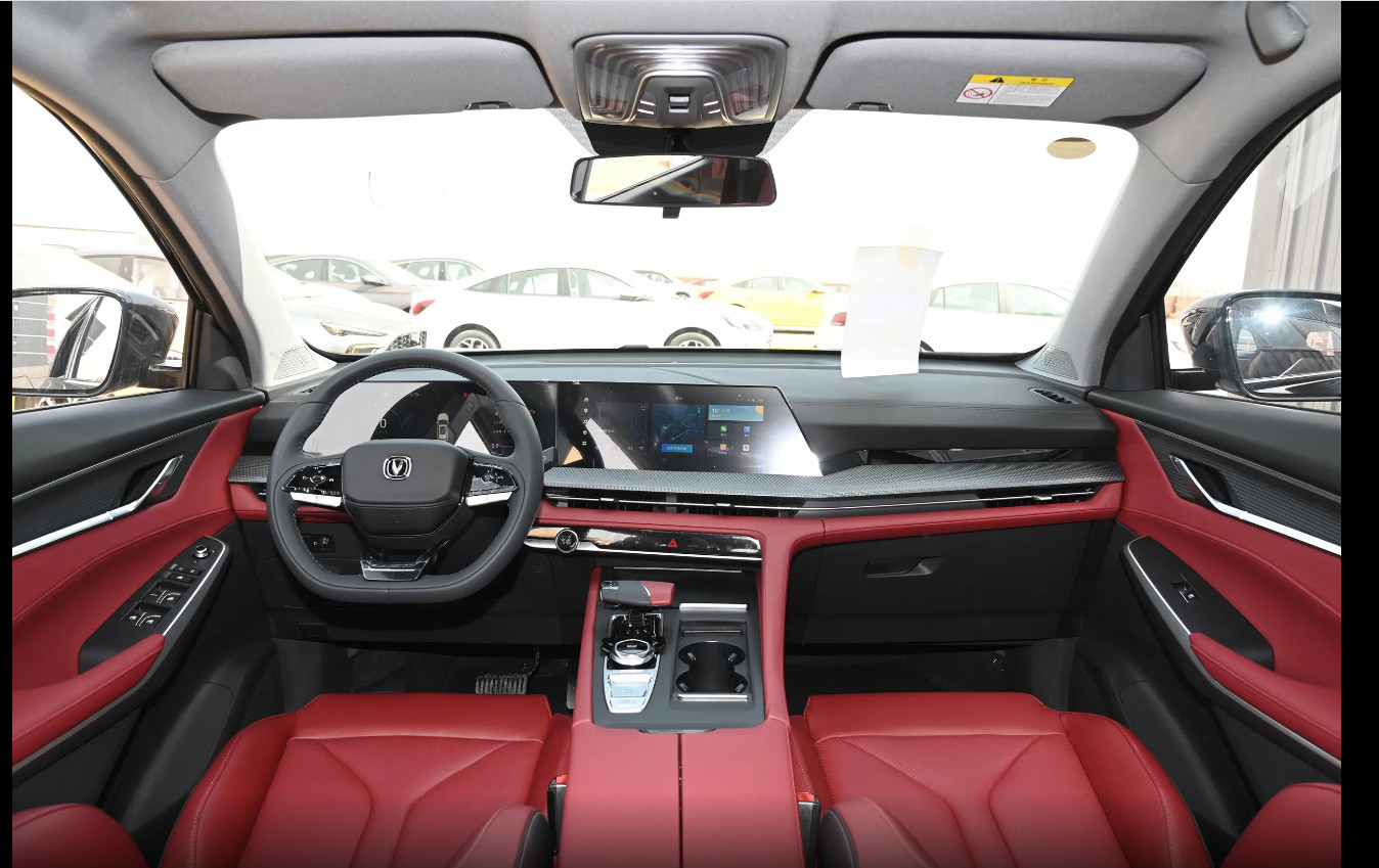 Changan CS75 PLUS Compact 5 Door 5 Seat SUV 1.5T LxWxH(Mm) 4700x1865x1710