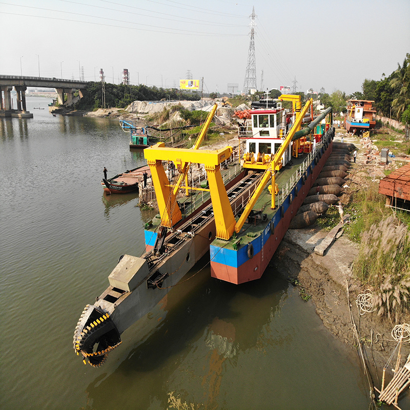 China Made 32 Inch Cutter Suction Dredger with Underwater Pump