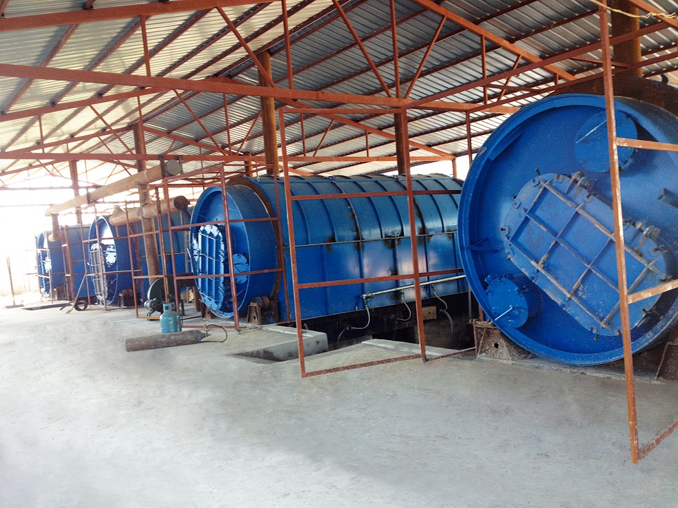 15.5kw Rotary Type Recycle Convert Waste Tires and Plastic to Fuel Oil Pyrolysis Machines