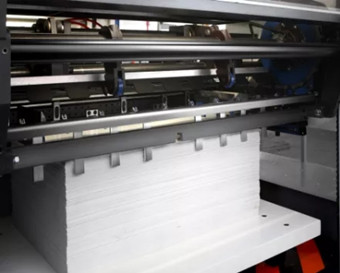 Hot Embossing And Die Cutting Machine Creasing 1070X770mm Cardboard Papers