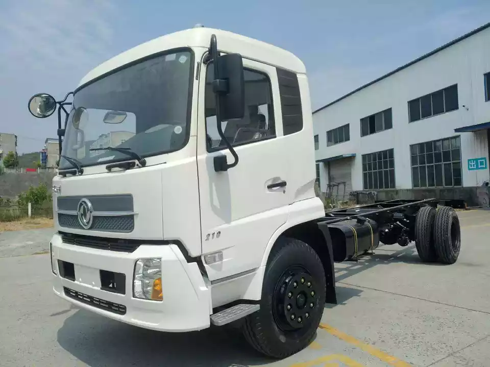 Segement Heavy Truck Dongfeng VR 4x2 Chassis Euro 5 Diesel Fuel Auto Transmission Left