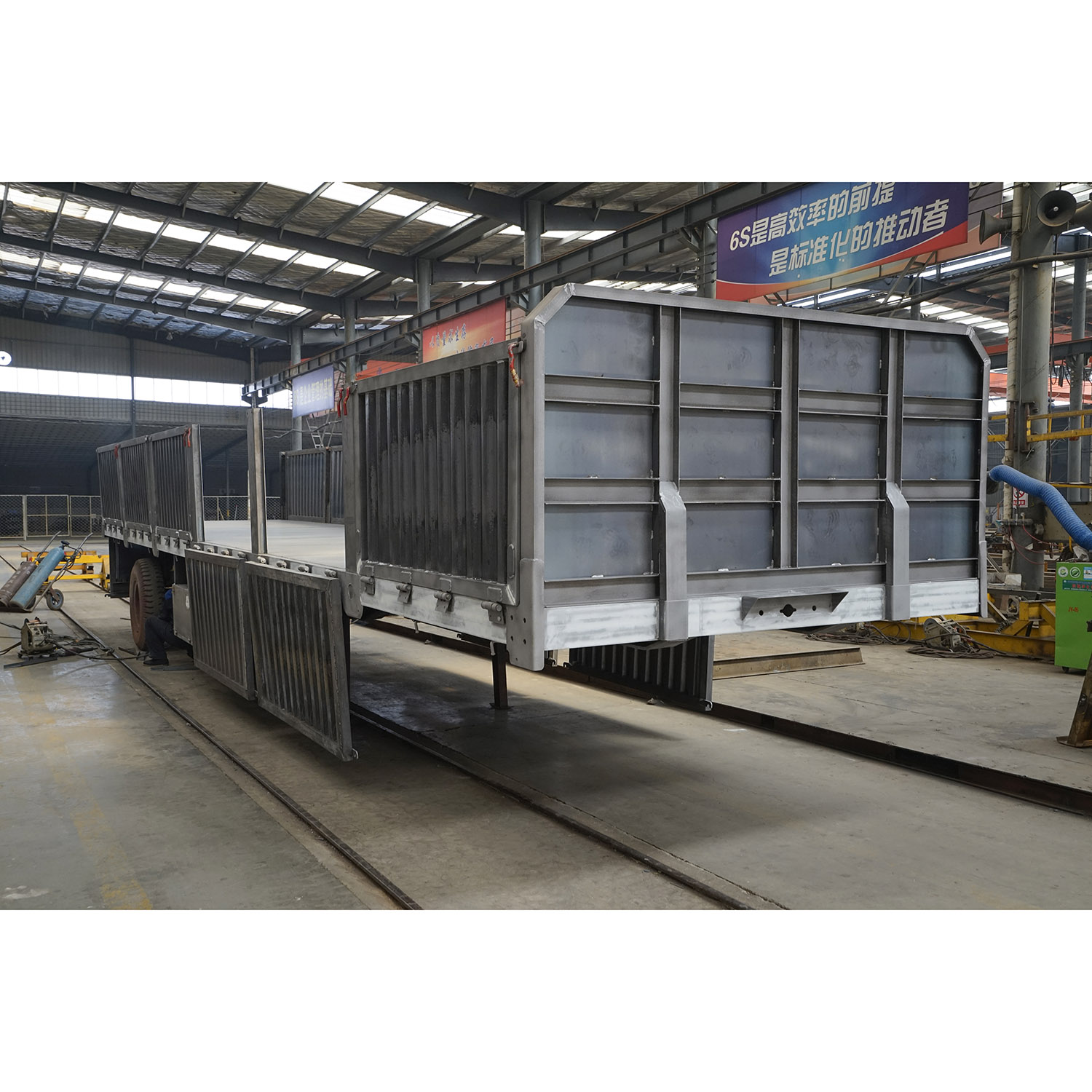10 Steel Spring Suspension Super Link Side Dump Semi Trailer with 30 tons Max Payload