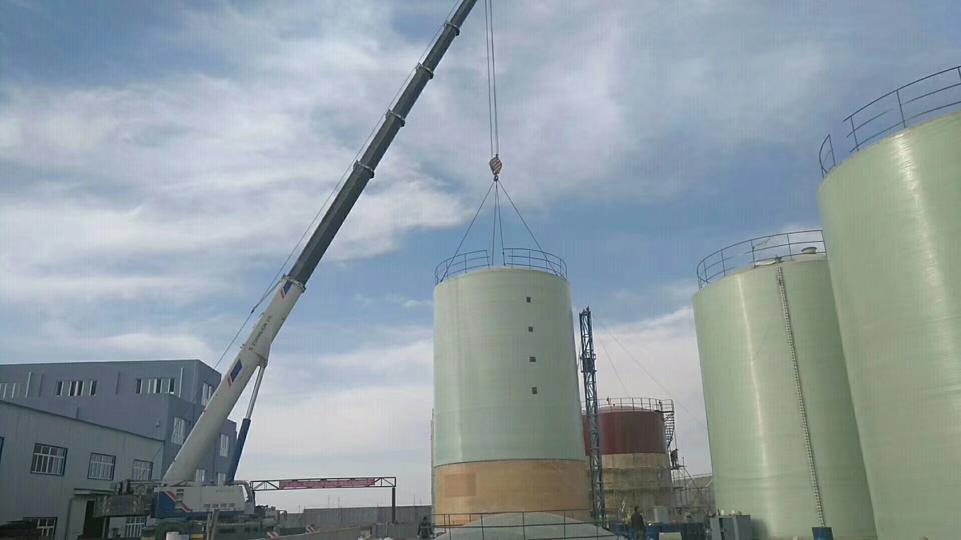Large Capacity Water Treatment FRP Storage Tank Cylindrical Vertical 1820kg