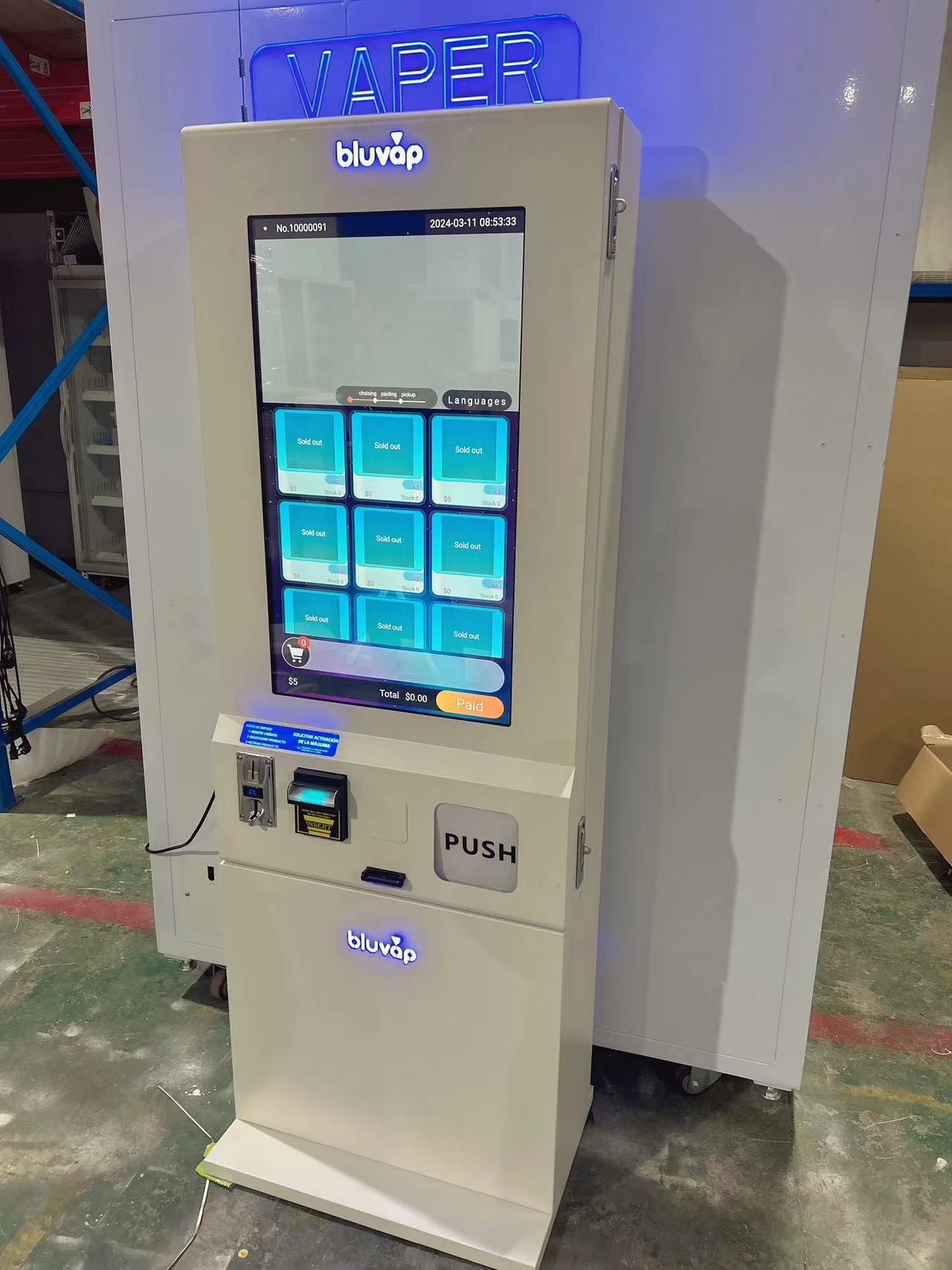24 Hours Self Service Lipsticks Vending Machines Stand Alone With 32" Digital Touch Screen